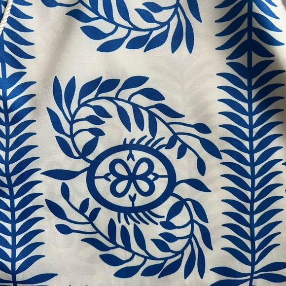 Beautiful Blue and White V-Neck 3/4 Sleeve Dress Size Medium - Picture 7 of 9